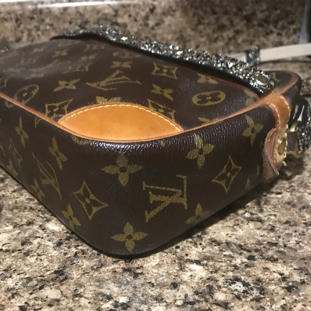 LV Clutch/Crossbody - Picture 3 of 8